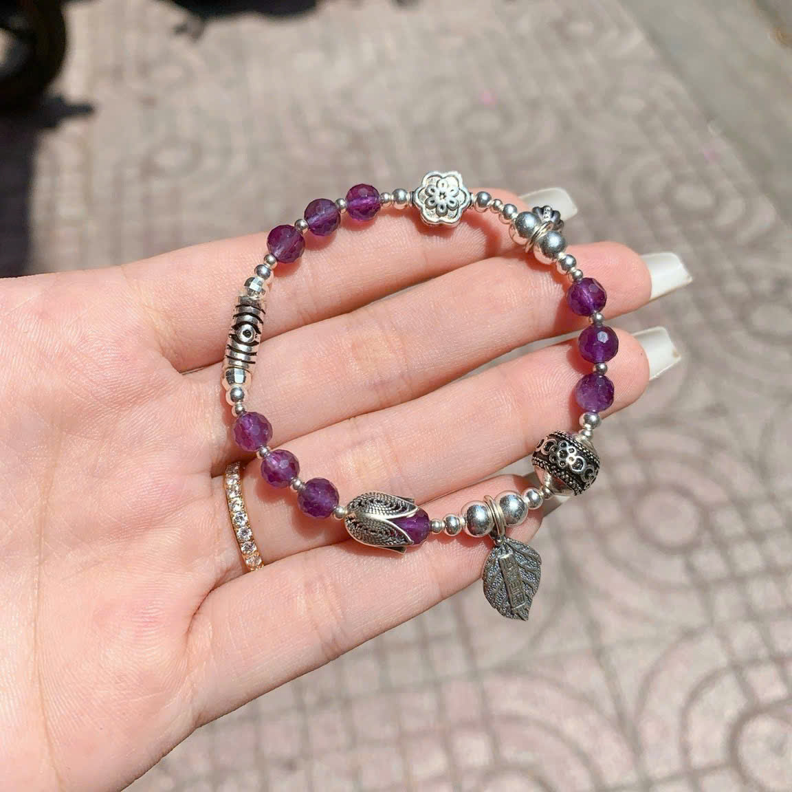 Vòng tay đá Amethyst mix charm bạc